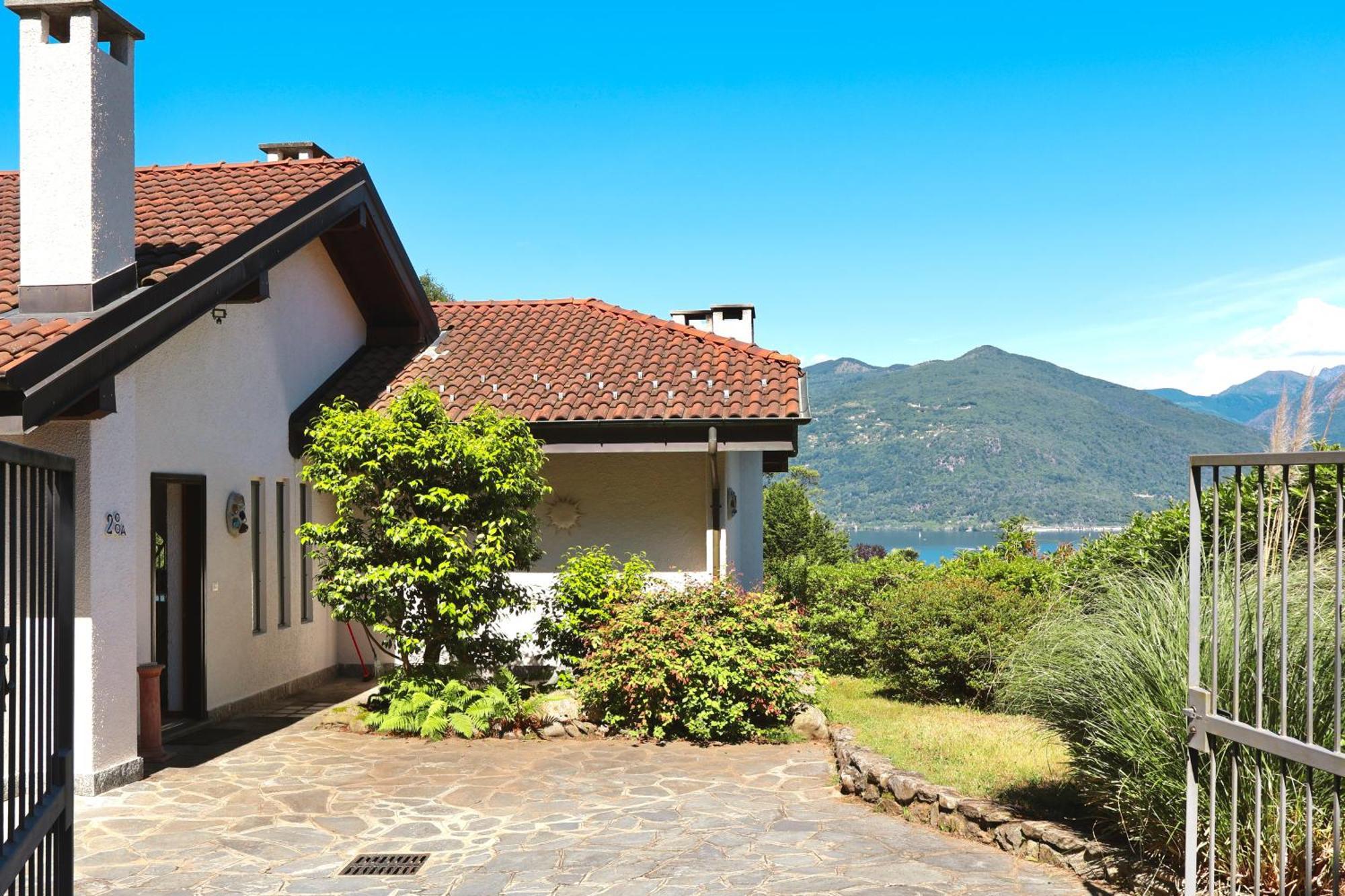 Casa Azalea Villa Luino Exterior photo